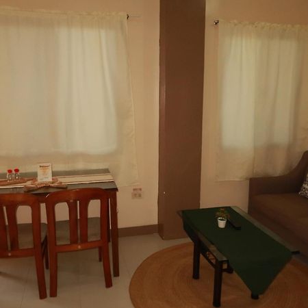 Jo-Cris Apartelle Hotel Lapu-Lapu City Kültér fotó