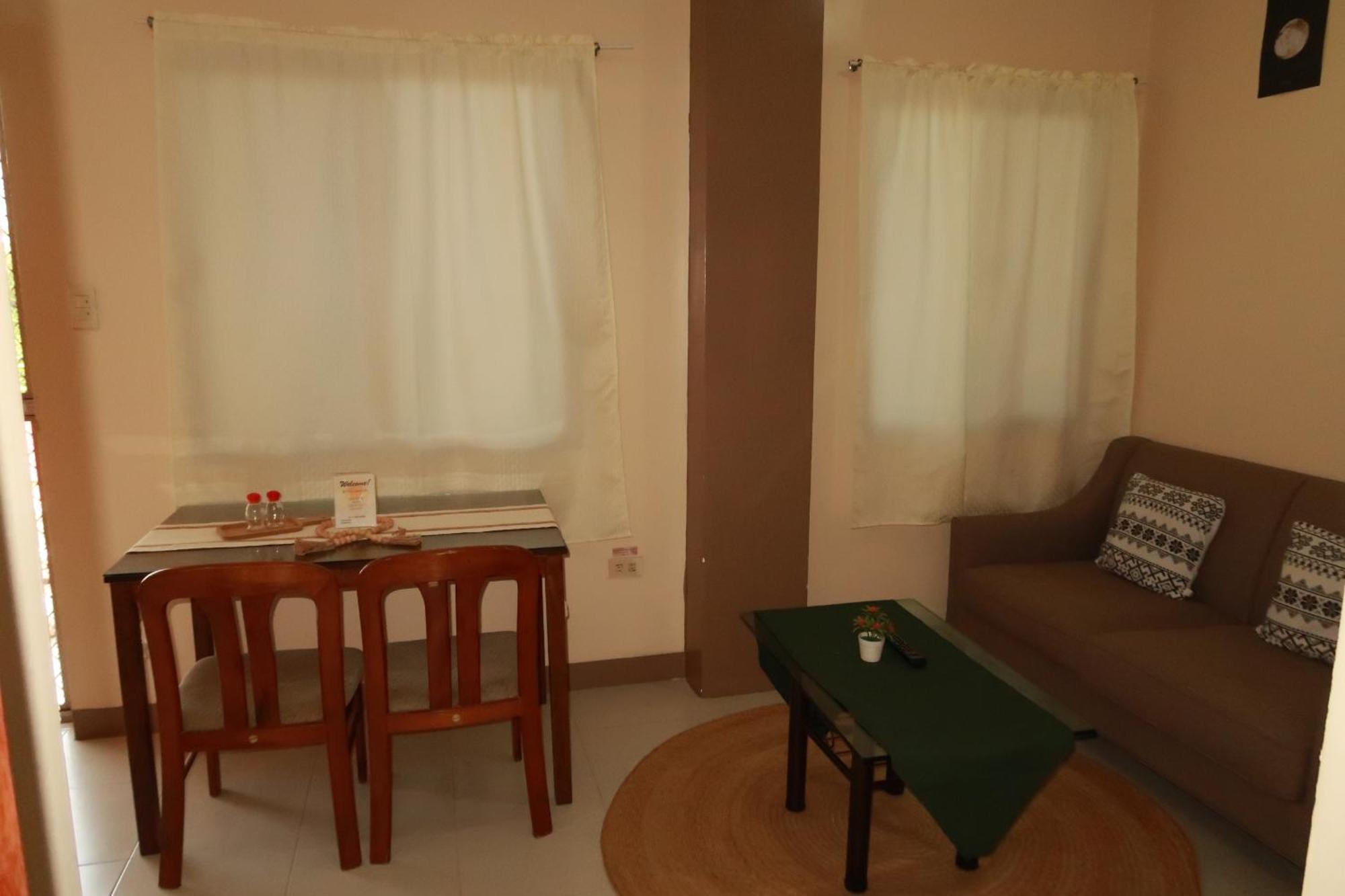 Jo-Cris Apartelle Hotel Lapu-Lapu City Kültér fotó