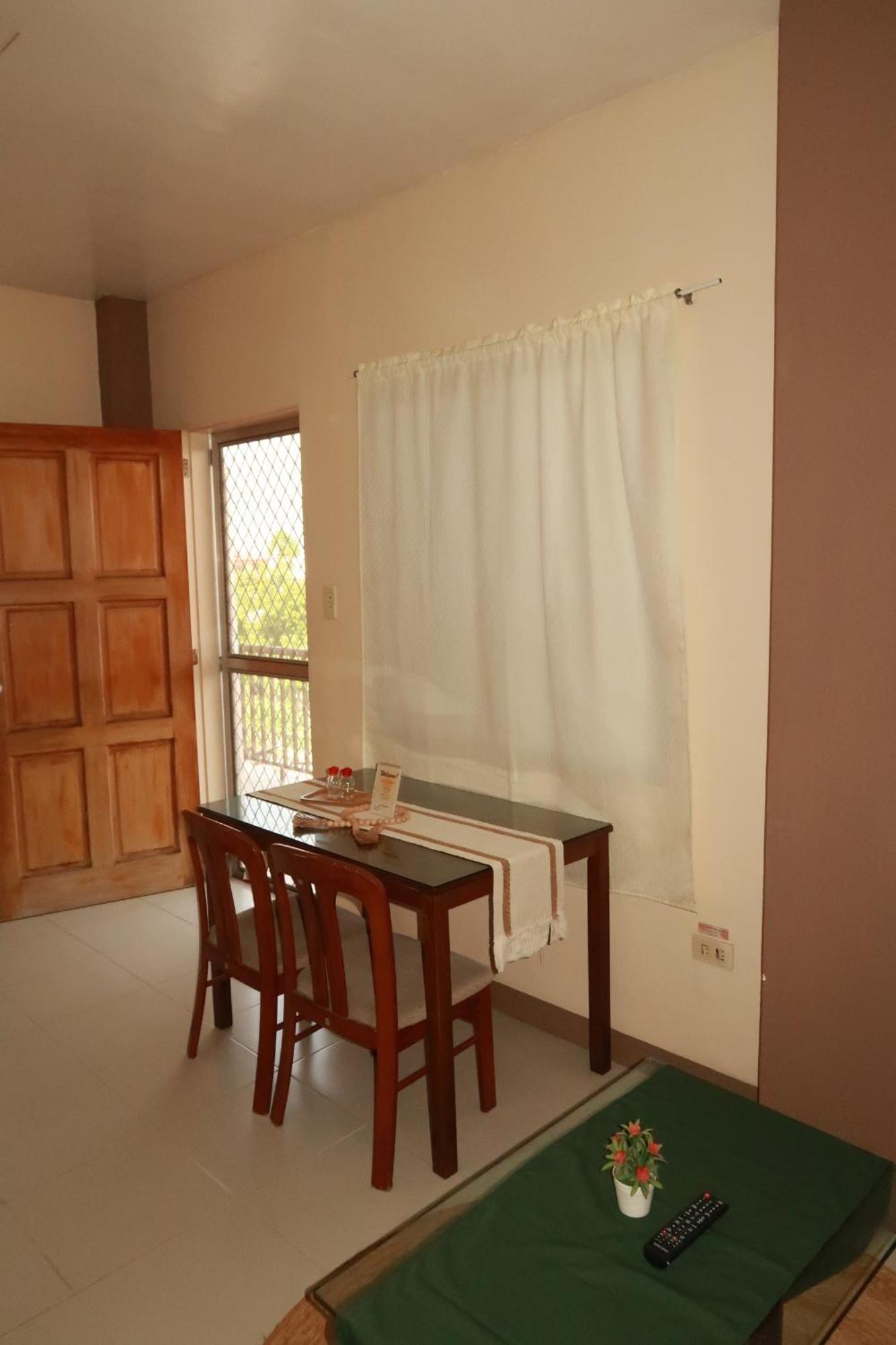 Jo-Cris Apartelle Lapu-Lapu City Kültér fotó