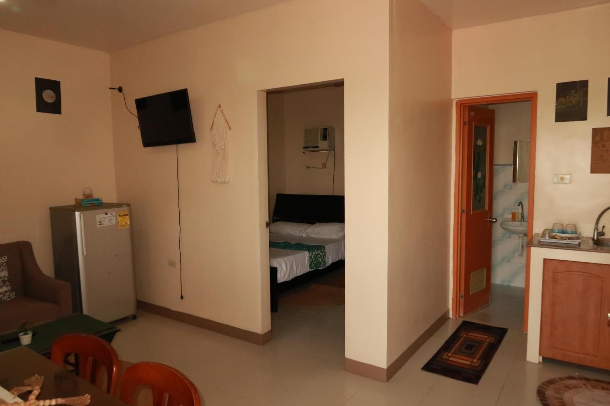 Jo-Cris Apartelle Hotel Lapu-Lapu City Kültér fotó