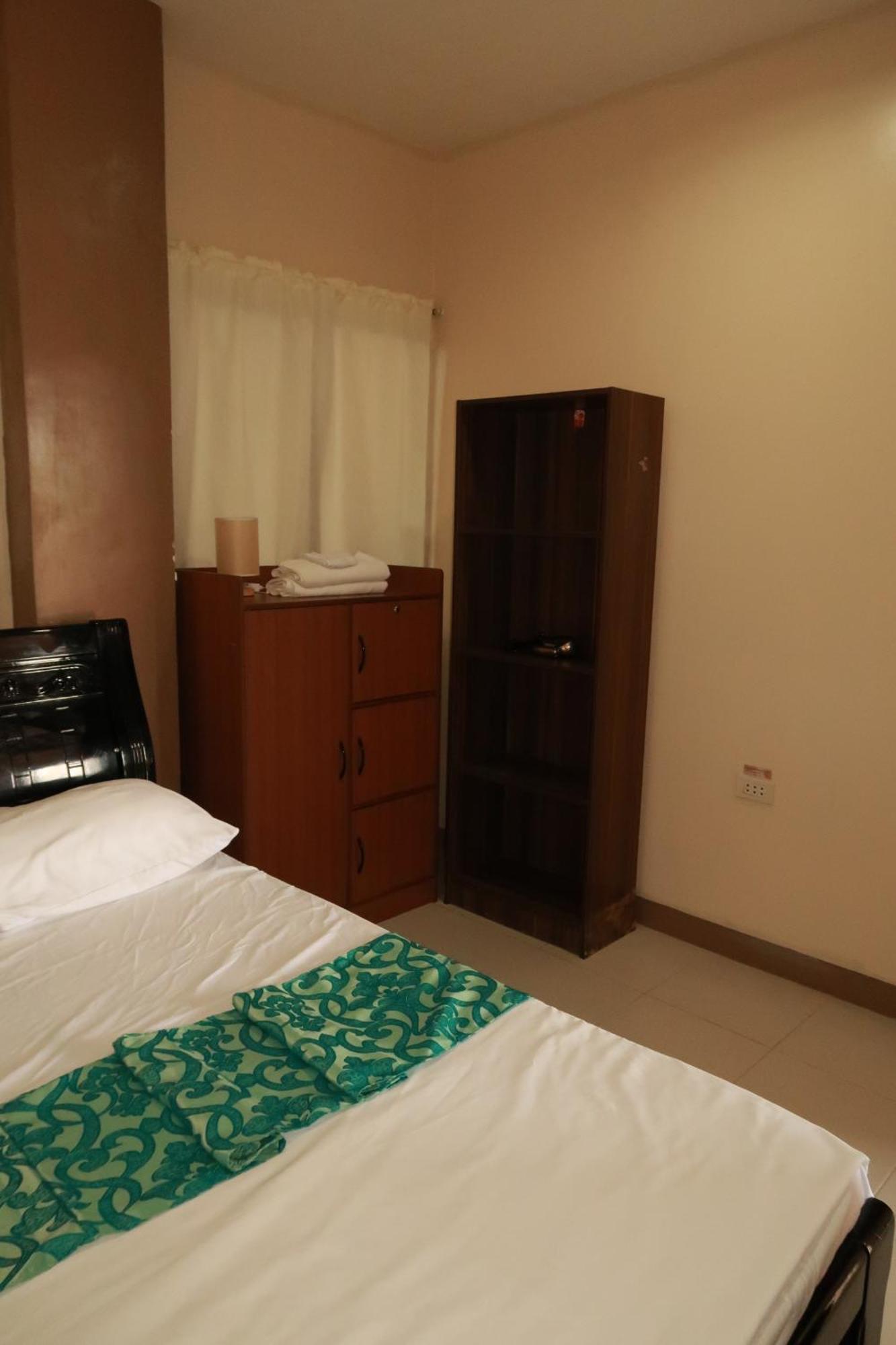 Jo-Cris Apartelle Hotel Lapu-Lapu City Kültér fotó