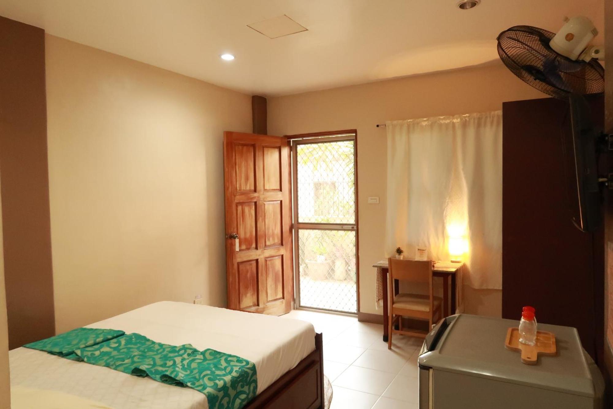 Jo-Cris Apartelle Hotel Lapu-Lapu City Kültér fotó