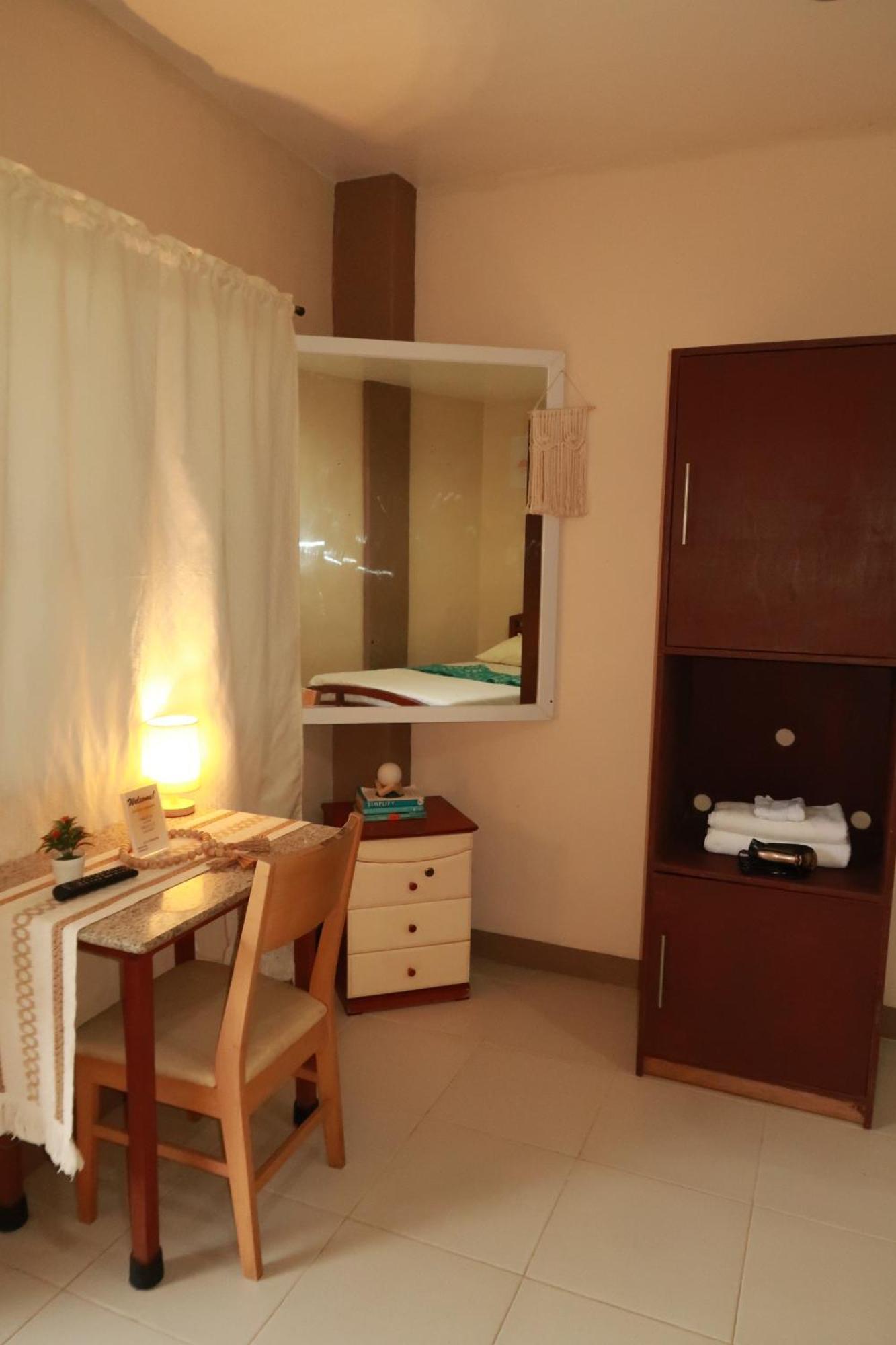 Jo-Cris Apartelle Hotel Lapu-Lapu City Kültér fotó