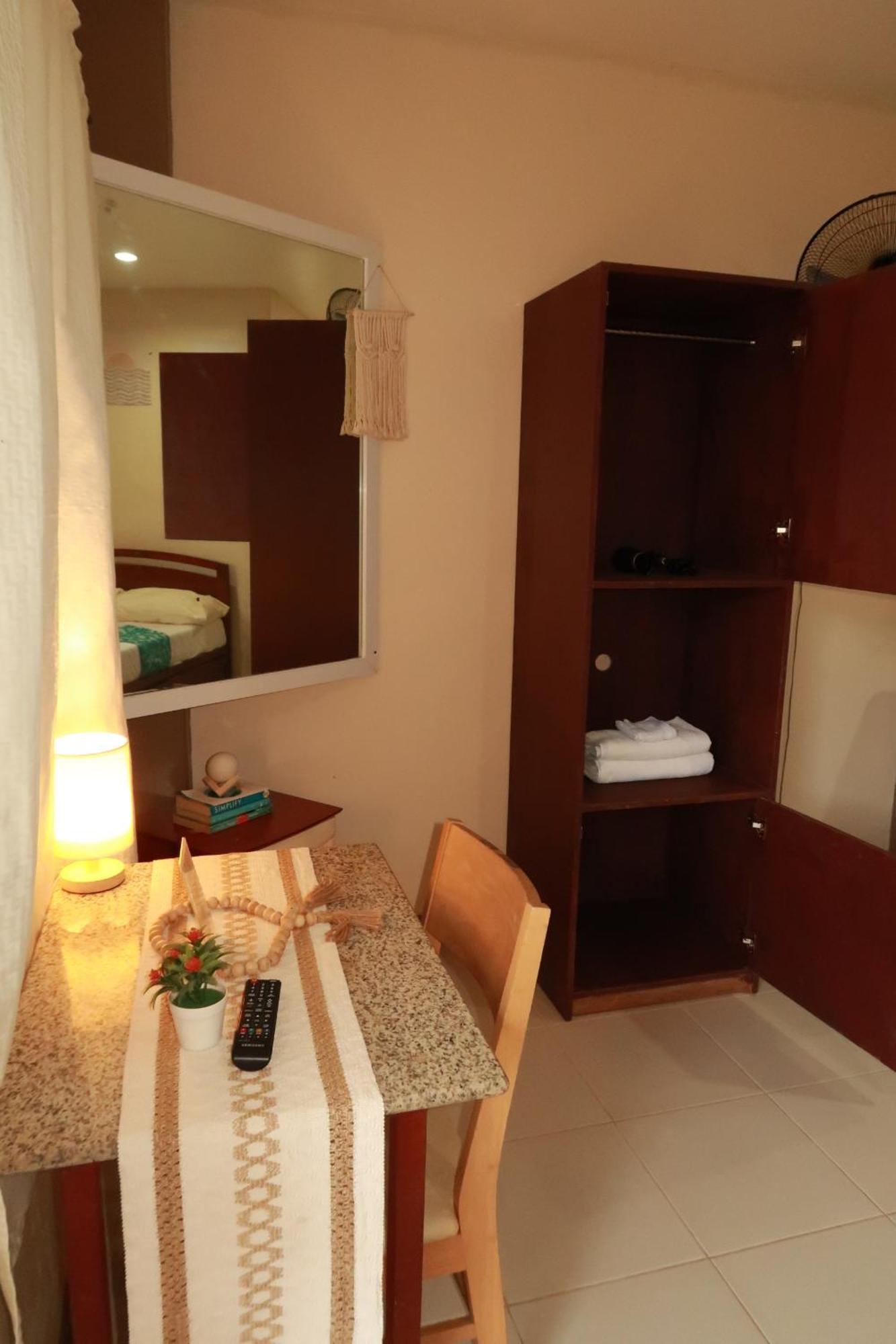 Jo-Cris Apartelle Hotel Lapu-Lapu City Kültér fotó