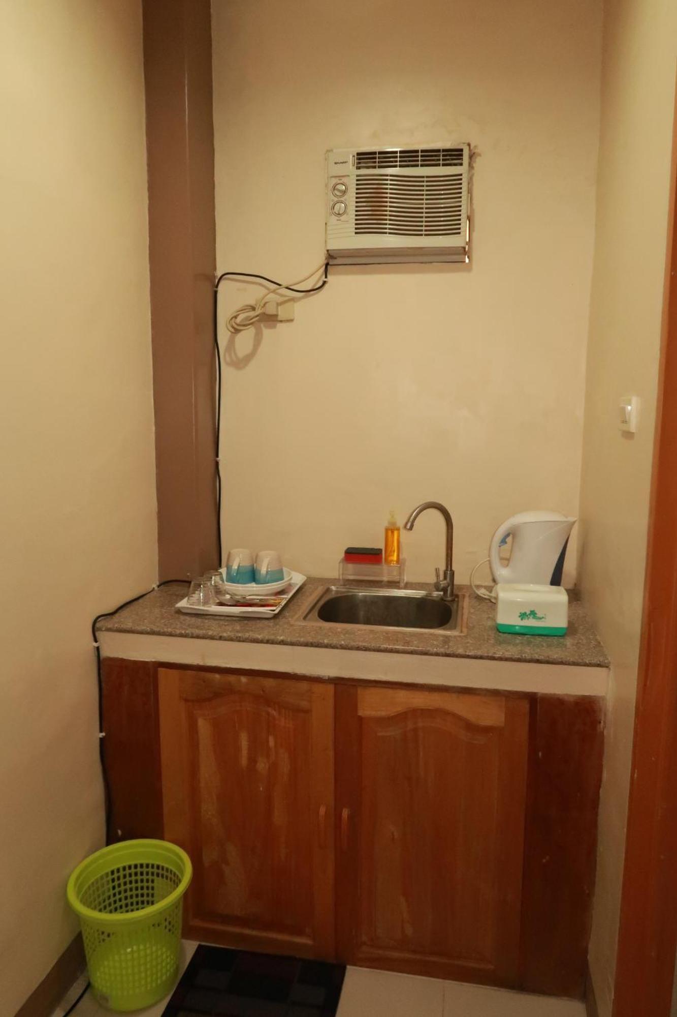 Jo-Cris Apartelle Lapu-Lapu City Kültér fotó