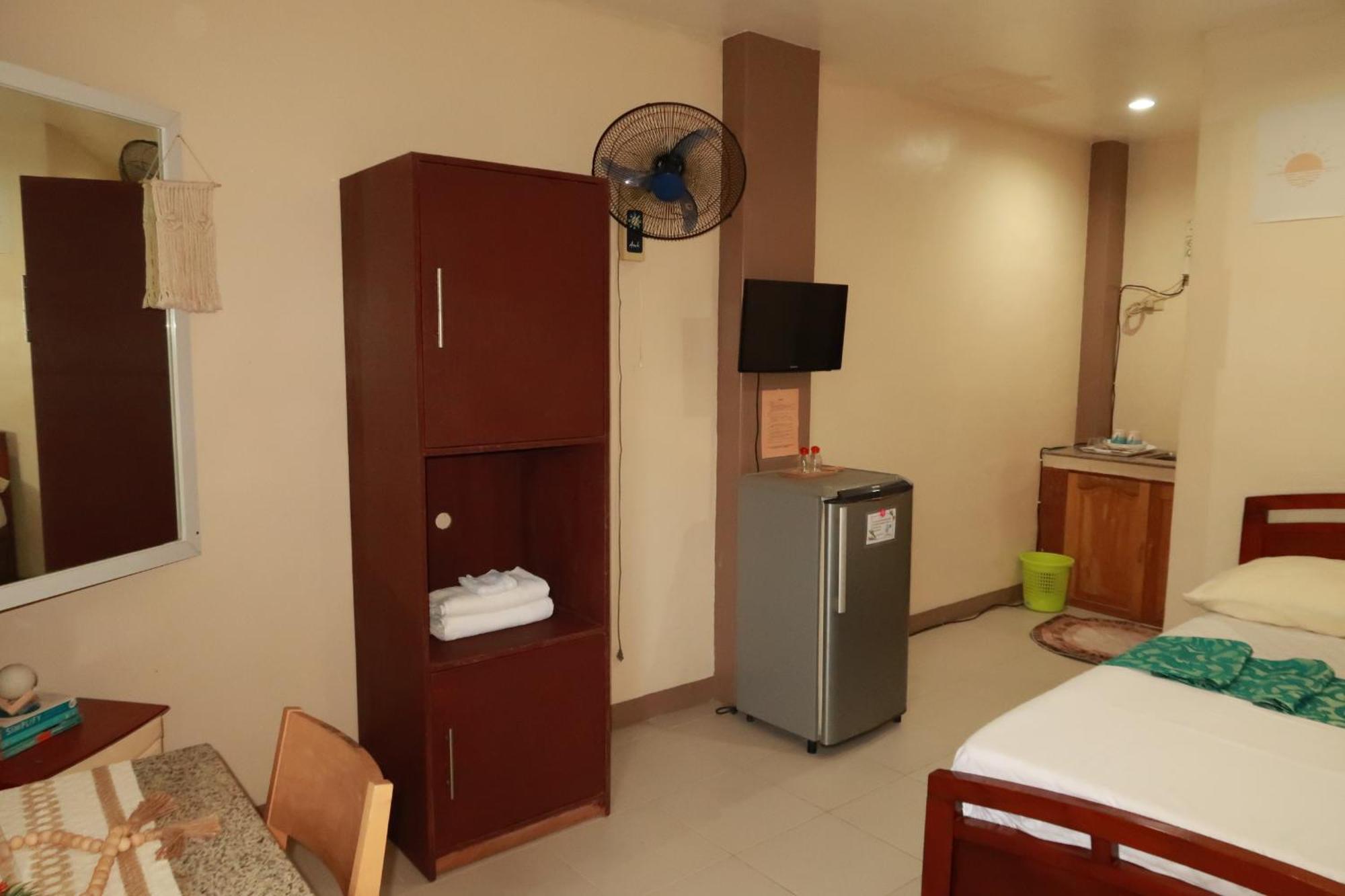 Jo-Cris Apartelle Hotel Lapu-Lapu City Kültér fotó