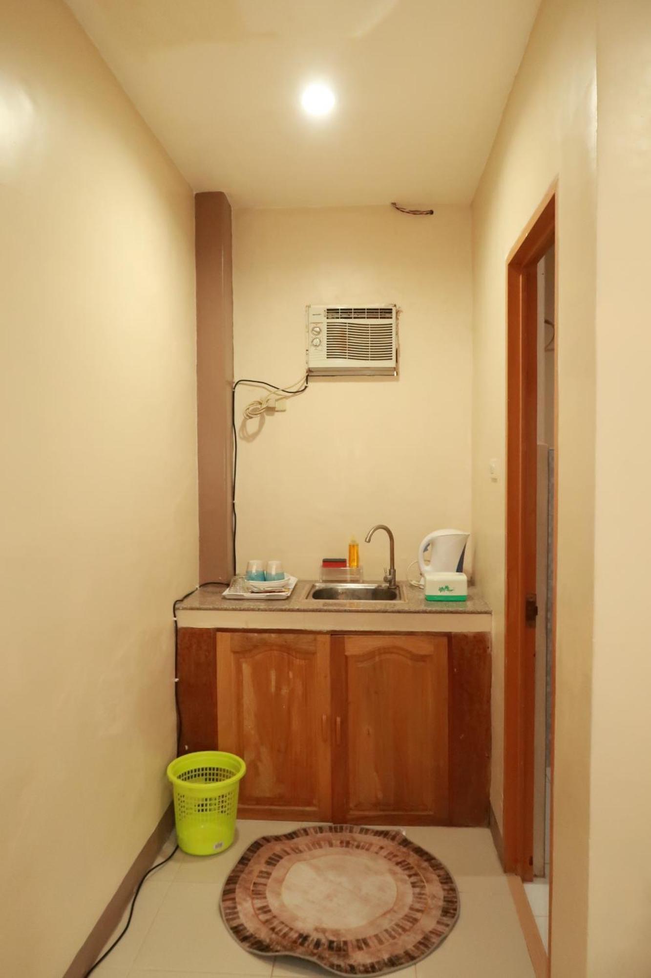 Jo-Cris Apartelle Lapu-Lapu City Kültér fotó