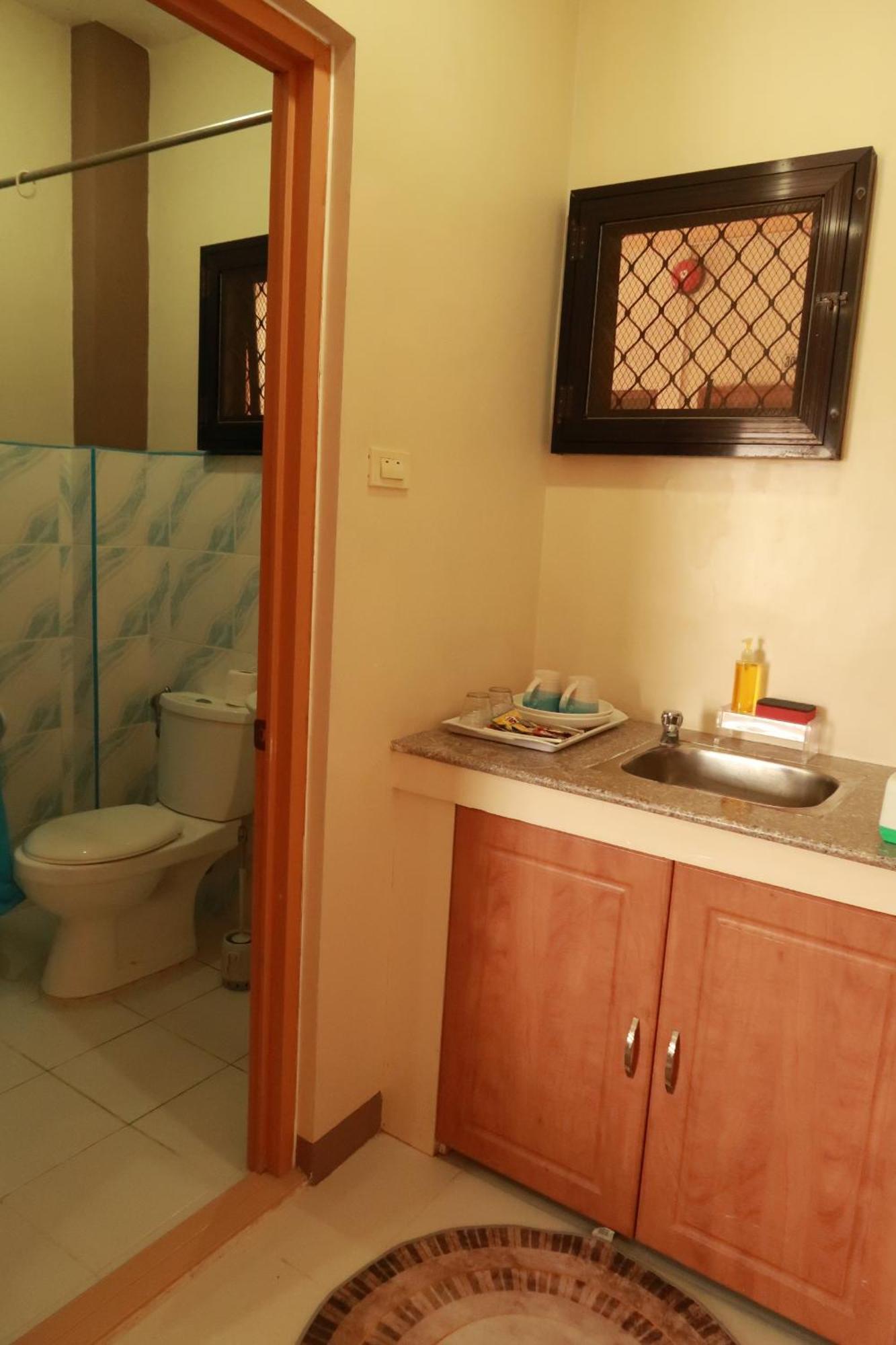 Jo-Cris Apartelle Hotel Lapu-Lapu City Kültér fotó