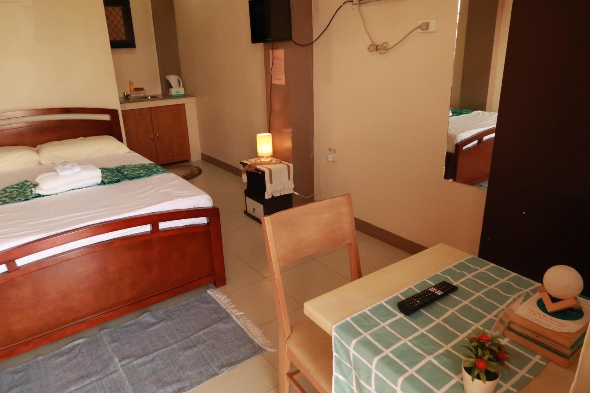 Jo-Cris Apartelle Hotel Lapu-Lapu City Kültér fotó