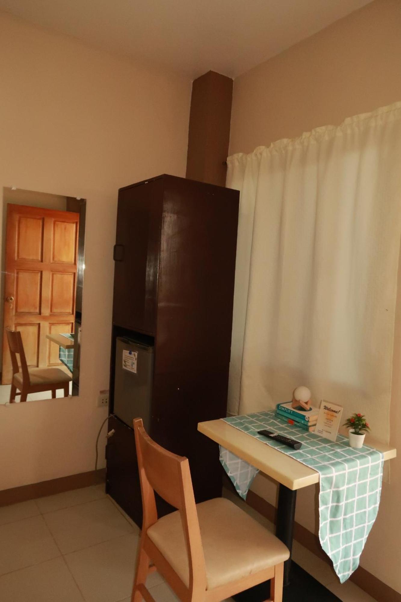 Jo-Cris Apartelle Hotel Lapu-Lapu City Kültér fotó