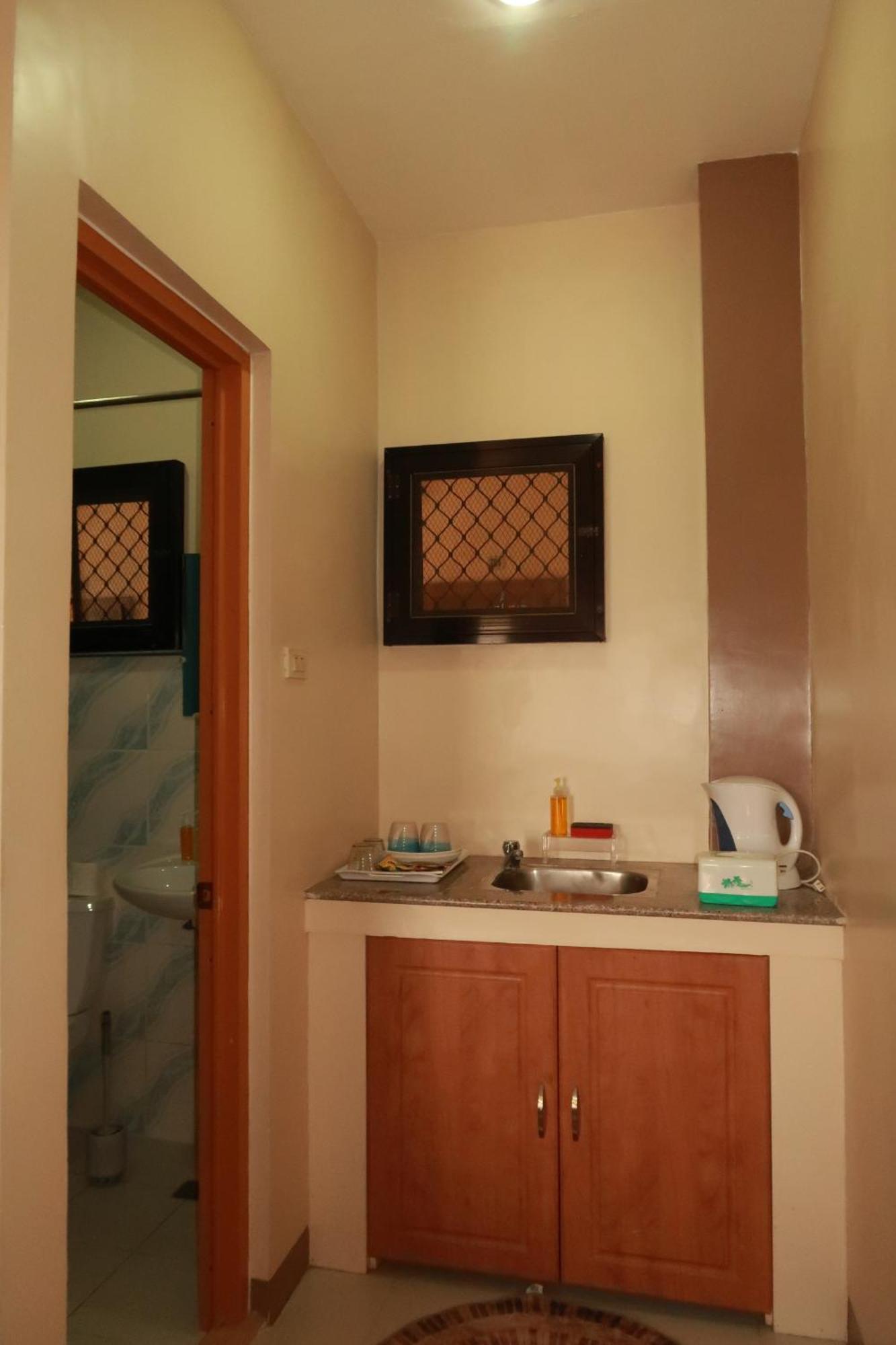 Jo-Cris Apartelle Lapu-Lapu City Kültér fotó