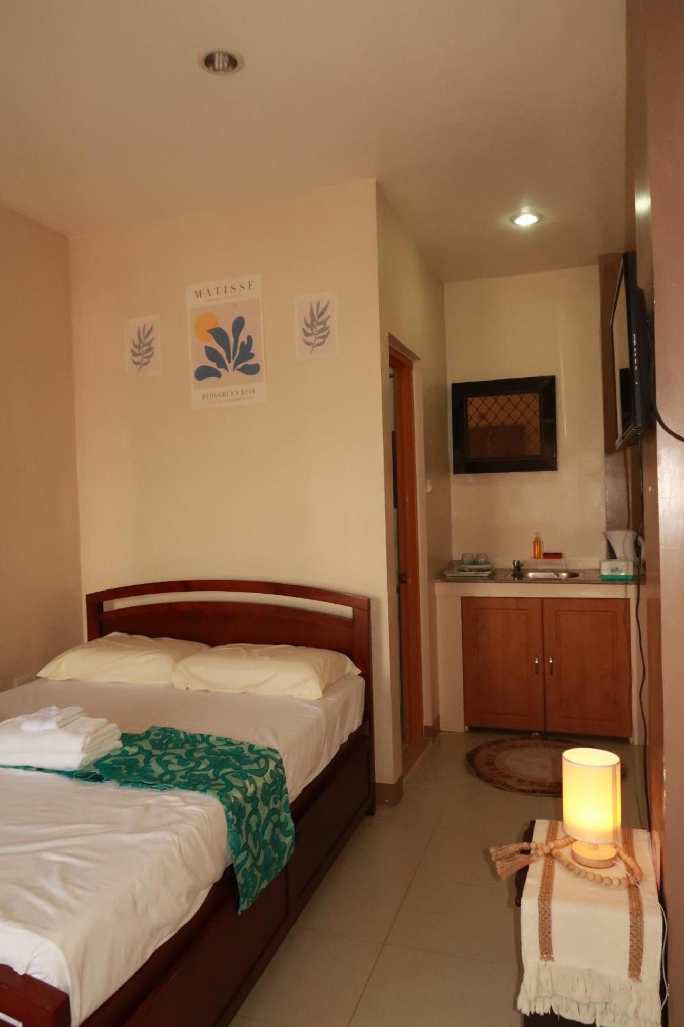 Jo-Cris Apartelle Hotel Lapu-Lapu City Kültér fotó